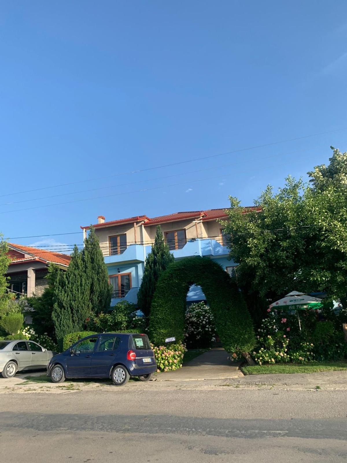 Vila Deni Tushemisht Екстер'єр фото