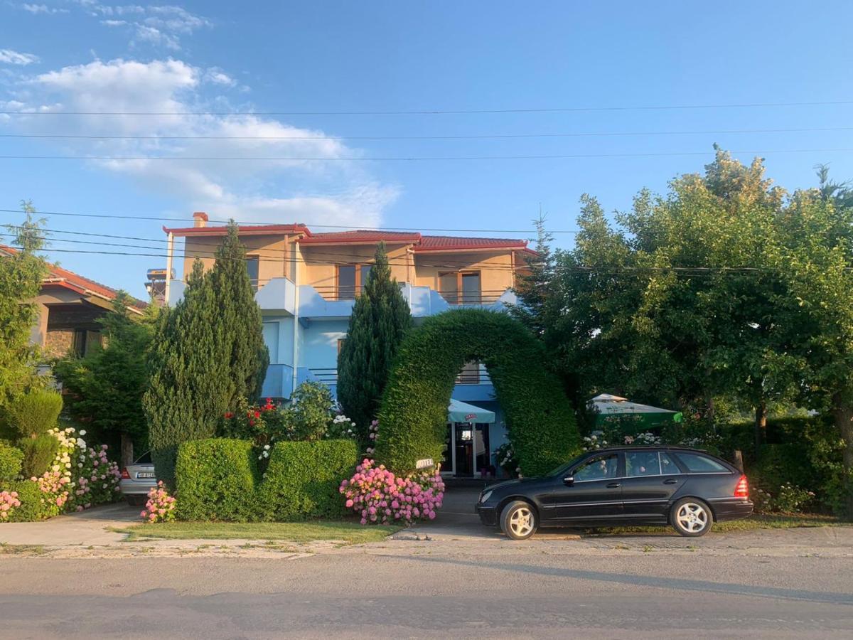 Vila Deni Tushemisht Екстер'єр фото