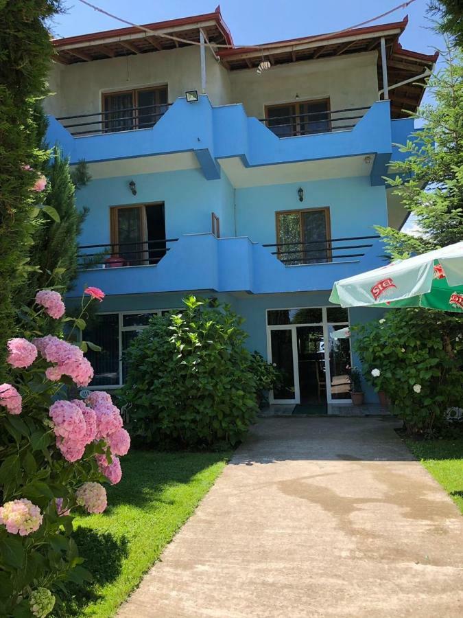Vila Deni Tushemisht Екстер'єр фото